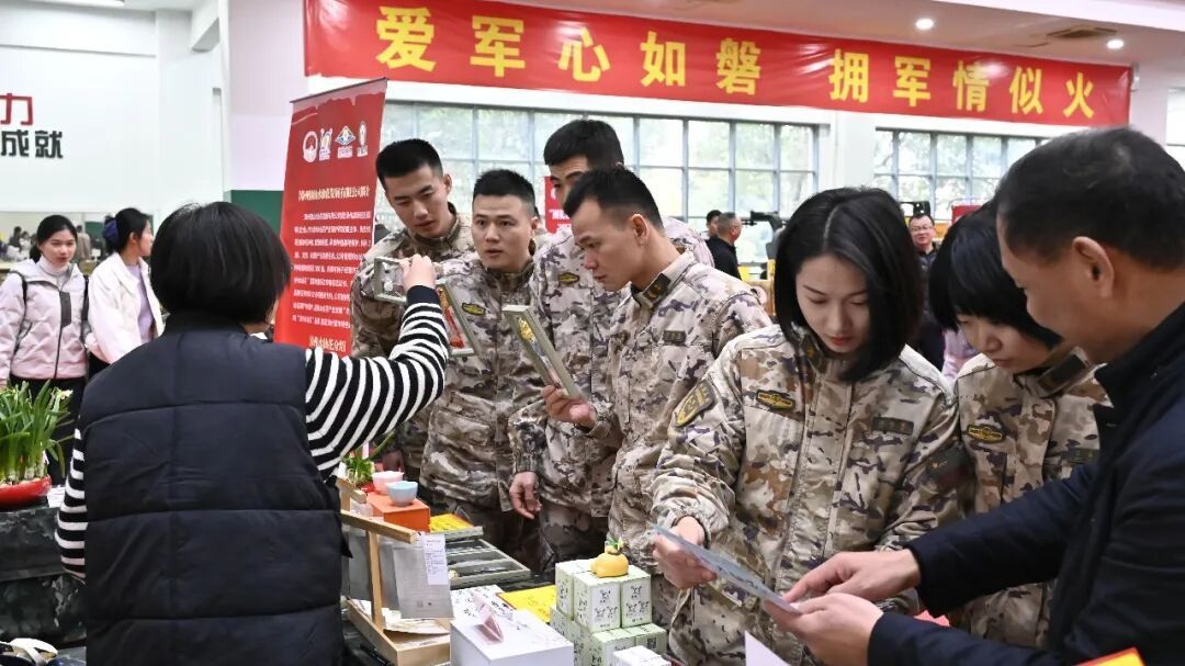 促消费”专场活动走进驻闽武警部队、海军部队mg不朽情缘专属优