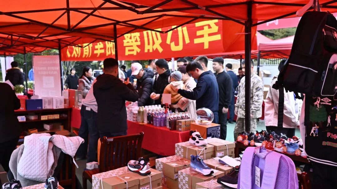 促消费”专场活动走进驻闽武警部队、海军部队mg不朽情缘专属优惠！“闽货进军营·双拥(图3)