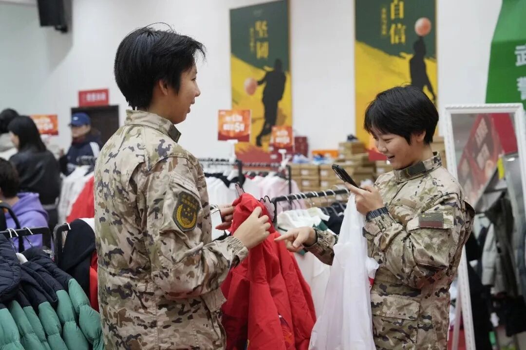 促消费”专场活动走进驻闽武警部队、海军部队mg不朽情缘专属优惠!“闽货进军营·双拥(图4) 促消费”专场活动走进驻闽武警部队、海军部队mg不朽情缘专属优惠!“闽货进军营·双拥(图4)