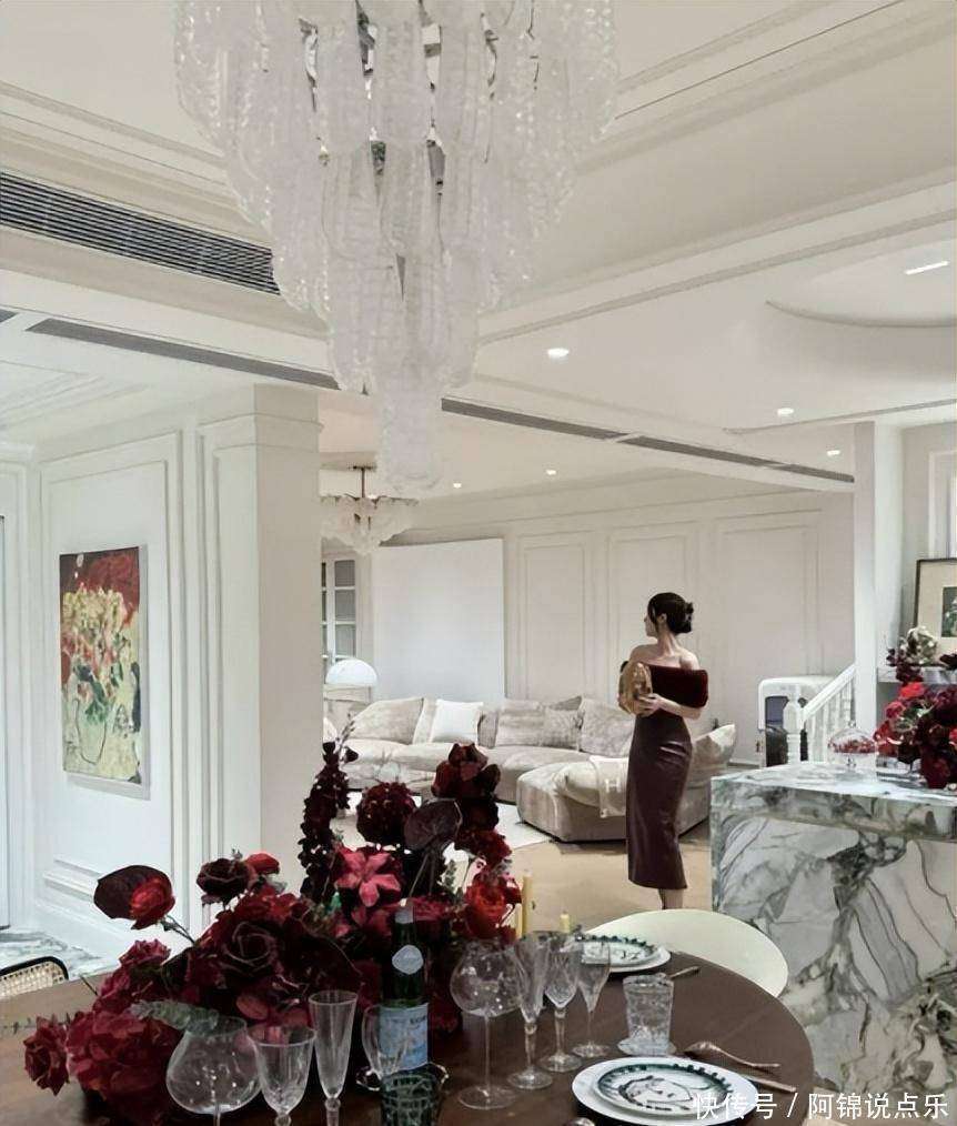 诞一细节暴露真实现状难怪当初看不上冯绍峰mg不朽情缘游戏平台37岁倪妮晒照过圣(图4)